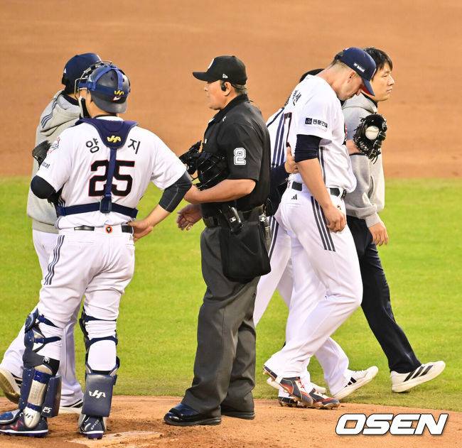 두산 초비상! 외인 에이스 2회 부상 교체→병원 검진 잡혔다 “우측 등 불편감 호소” [오!쎈 잠실]