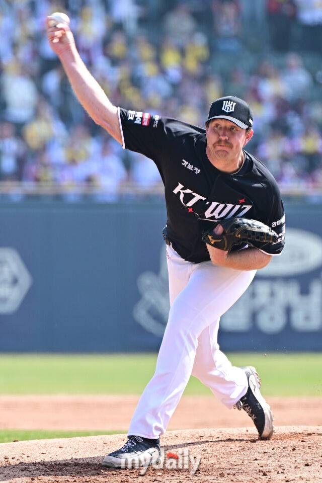 '패패무 다음 승승승!' 5연승 KT 누가 꺾나 했더니 삼성이 잡았다…후라도 KKKK 1실점 QS, 류지혁 결승 3루타 [MD수원]
