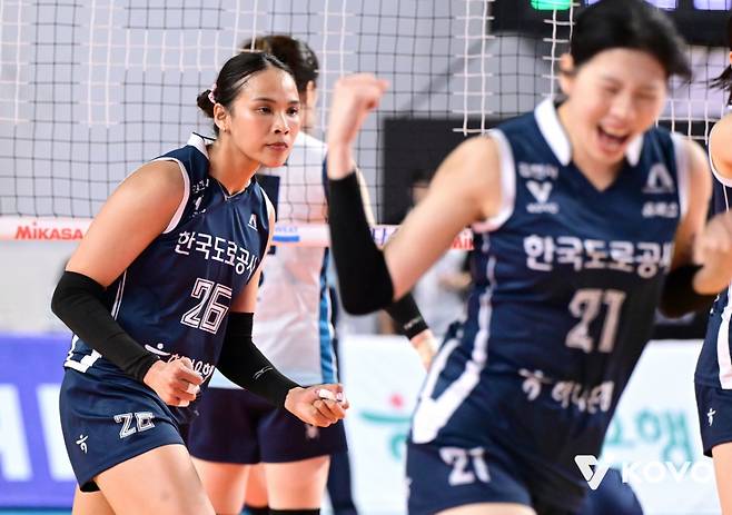 '정규리그 1위→감독 결별' 도로공사, GS칼텍스에 챔프전 2연패 '벼랑 끝'