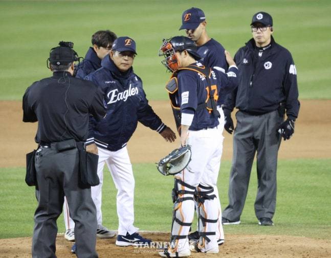 아! '한화 9회말 6점차 김서현까지 나올 경기인가' 그래도 이겼다! 마침내 3연패 탈출, '복덩이' 페라자 KBO 복귀포 폭발 [잠실 현장리뷰]