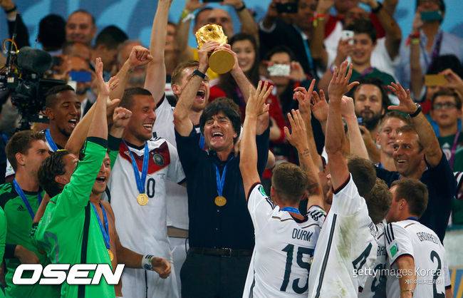 '코 후빈 손 입에 쏙, 다리 가랑이 손 킁킁' 독일 명장, 월드컵 우승 경험 앞세워 가나 사령탑으로 귀환