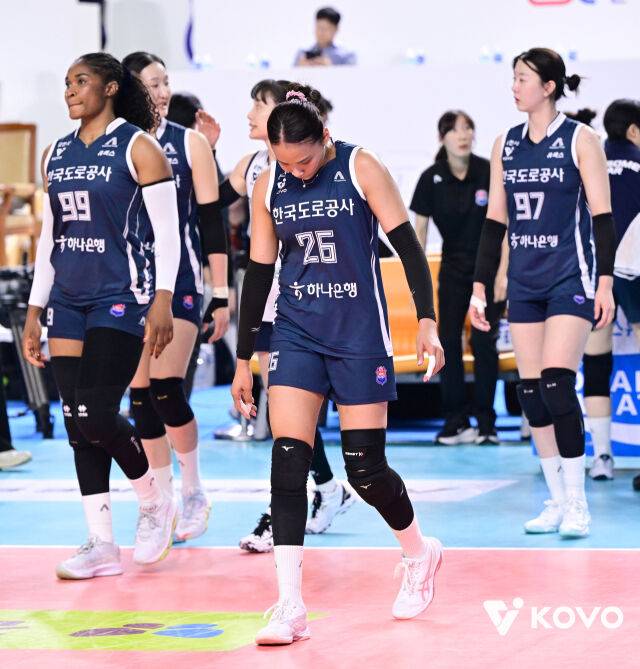 '감독 사실상 경질' 1위팀 이렇게 허무하게 끝나나, '패승승패패' 감독대행 할 말 잃었다