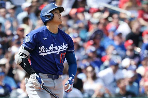 “일어나세요, 용사여” 오타니, 마침내 터졌다...시즌 첫 홈런 폭발, 다저스도 대승