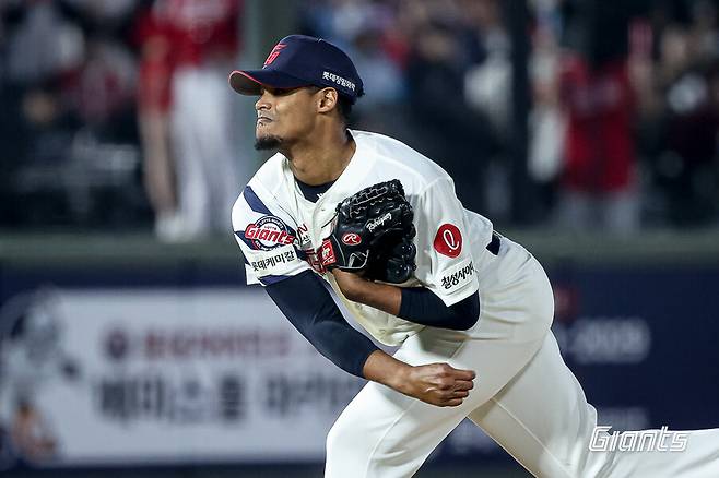 롯데 팬들이라고 하염없이 기다리지 않는다…경기 막판 텅텅 빈 사직구장, 팬심은 냉정하다