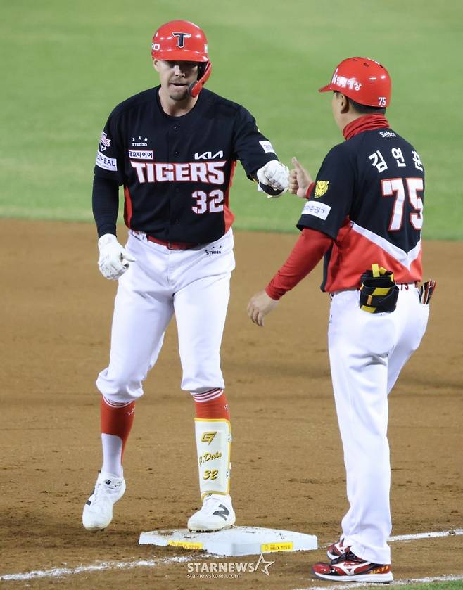 구르고 또 뛰던 KIA 외인, '11구 볼넷' 구창모 흔들고 타율 0.353! 부족함 알아서 그랬다