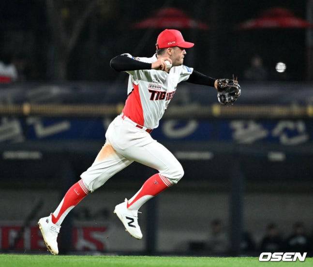 구르고 또 뛰던 KIA 외인, '11구 볼넷' 구창모 흔들고 타율 0.353! 부족함 알아서 그랬다
