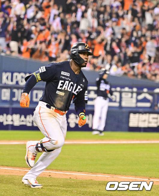 “한화 2위 해서 슬펐다” 분노의 스윙인가, 21시간30분 걸려 한국행→타율 1위 됐다 “홈런보다 승리가 더 기뻐”