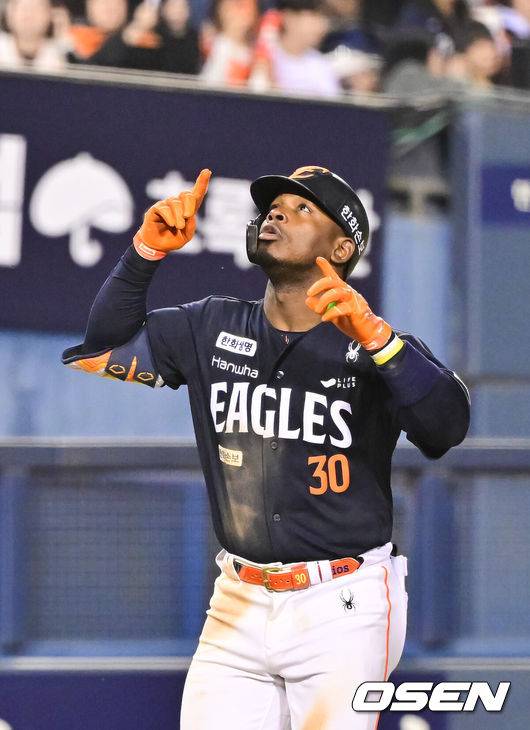 “한화 2위 해서 슬펐다” 분노의 스윙인가, 21시간30분 걸려 한국행→타율 1위 됐다 “홈런보다 승리가 더 기뻐”