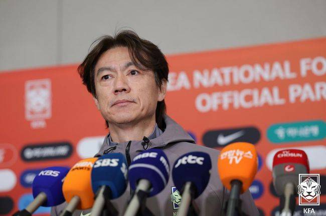 “이정효 감독이 대표팀 맡으라고? 누구맘대로? 안돼!” 수원삼성 팬덤 폭발했다