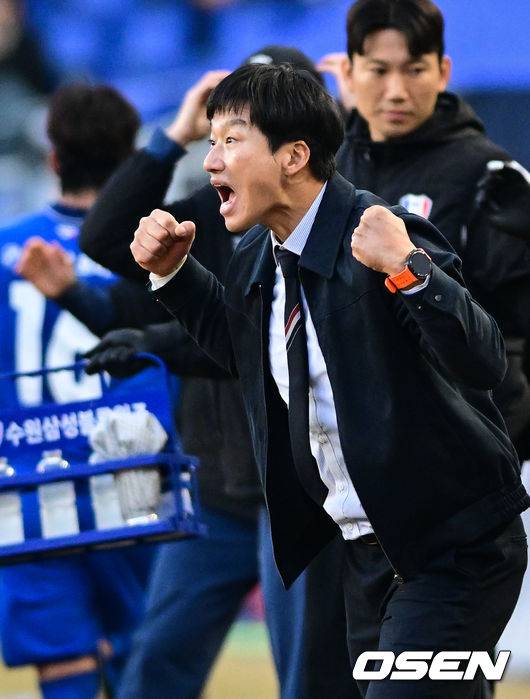 “이정효 감독이 대표팀 맡으라고? 누구맘대로? 안돼!” 수원삼성 팬덤 폭발했다