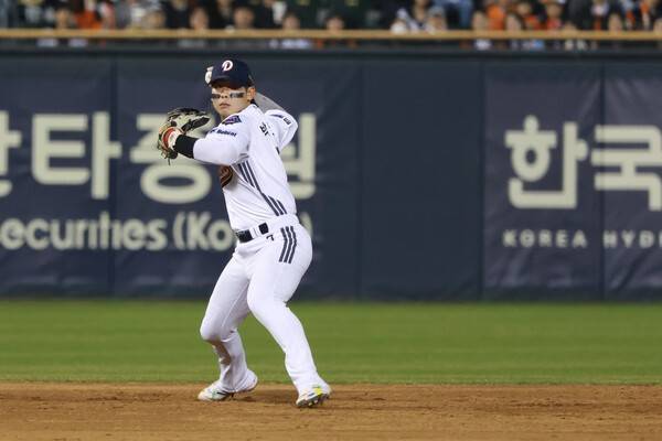 찬물 끼얹은 '80억 유격수', 꼭 1번 타자로 써야 할까…올해도 돌아온 '4월 박찬호', 득점권 무안타·병살타 2개에 고개 숙였다