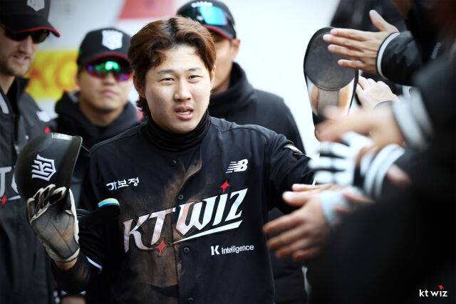 '아 중견수 수비…' 중앙 타구 3개에 울었다, 6이닝 2실점인데 패전 눈물 [MD수원]