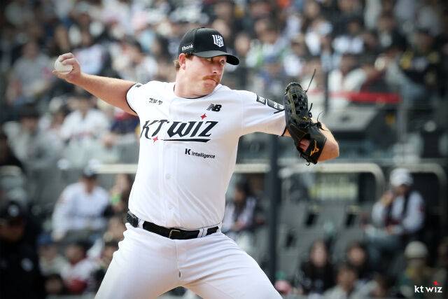 '아 중견수 수비…' 중앙 타구 3개에 울었다, 6이닝 2실점인데 패전 눈물 [MD수원]