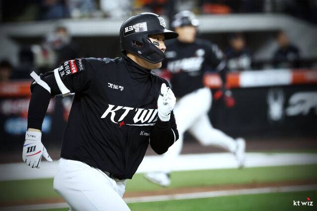 '아 중견수 수비…' 중앙 타구 3개에 울었다, 6이닝 2실점인데 패전 눈물 [MD수원]