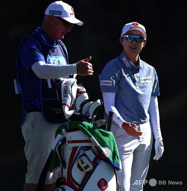 김효주, 난도 높아진 아람코 대회 둘째날 2위로 상승 [LPGA]