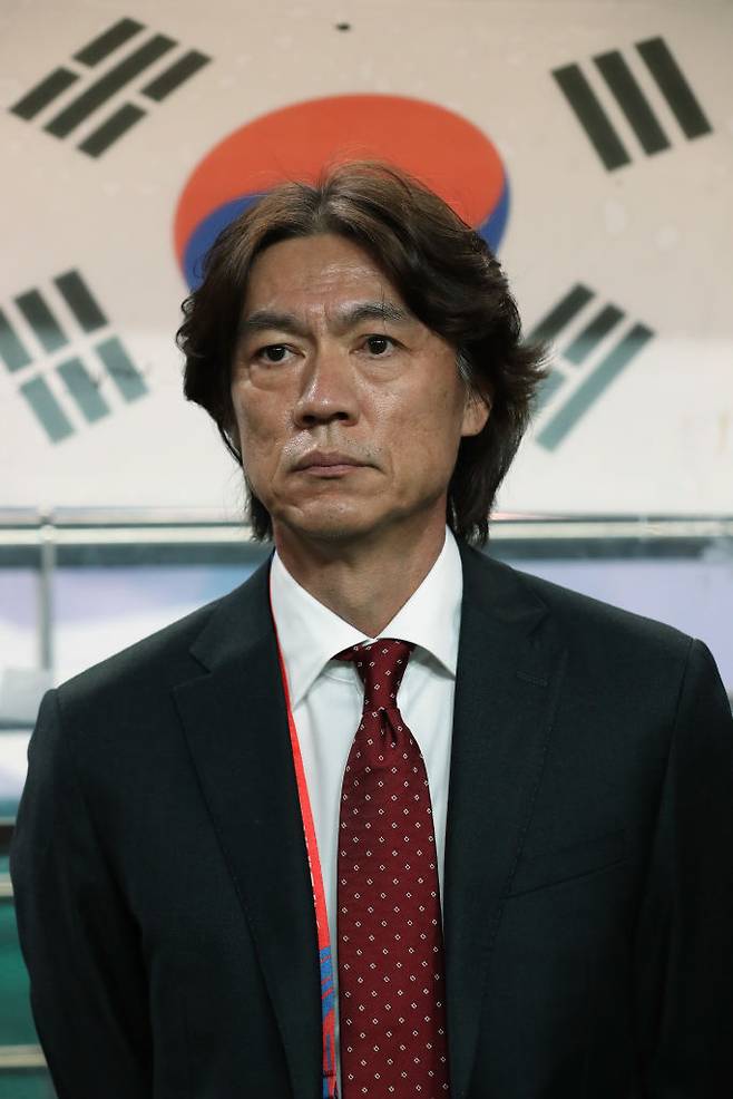 “스스로 물러날 생각은 없습니다” 북중미 월드컵서 홍명보 감독과 맞붙을 뻔했던 덴마크 사령탑, 본선 진출 실패에도 ‘잔류 의지’ 확고