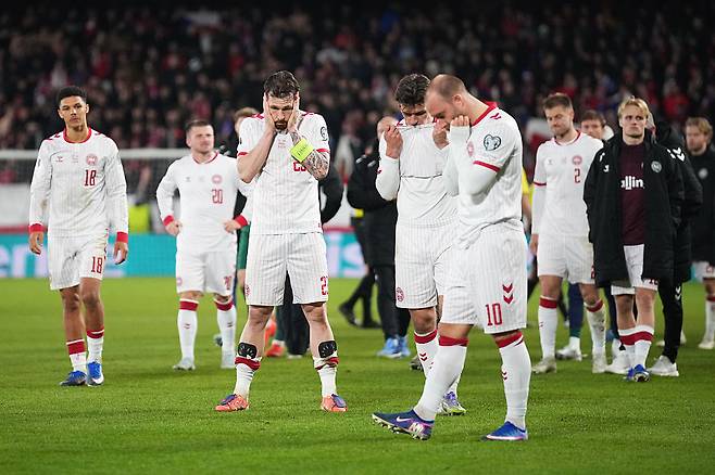 “스스로 물러날 생각은 없습니다” 북중미 월드컵서 홍명보 감독과 맞붙을 뻔했던 덴마크 사령탑, 본선 진출 실패에도 ‘잔류 의지’ 확고