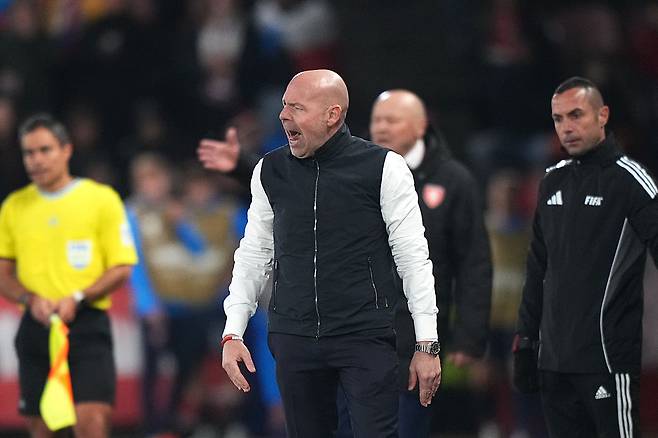 “스스로 물러날 생각은 없습니다” 북중미 월드컵서 홍명보 감독과 맞붙을 뻔했던 덴마크 사령탑, 본선 진출 실패에도 ‘잔류 의지’ 확고