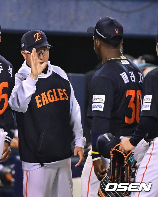 한화, 주전 유격수 선발 라인업서 빠졌다…왼 내전근 통증으로 휴식 '대수비 출격 대기' [오!쎈 잠실]