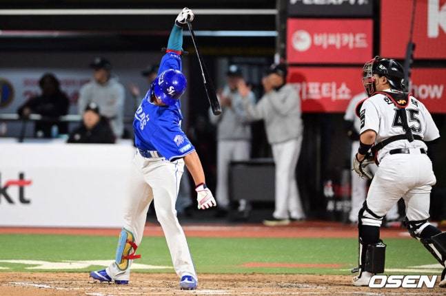 '10타수 무안타' 타격 부진에 방망이 쾅! 사령탑은