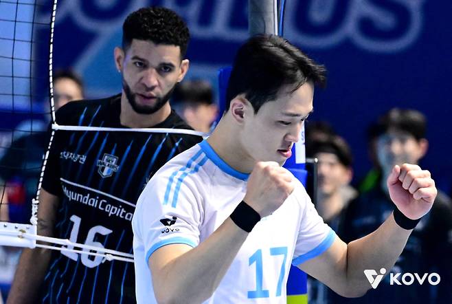 대한항공, 현대캐피탈 3-2 꺾고 챔프전 2연승…통합우승 코앞 [쿠키 현장]