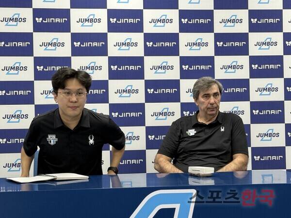 비디오판독 얘기하자 주먹 내리친 블랑 감독