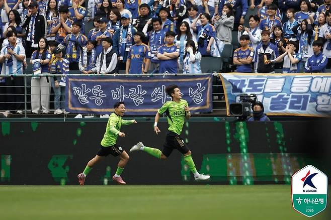 '이승우 94분 환상 드리블 슈퍼골 폭발!' 전북, 100번째 '현대가 더비'서 울산에 2-0 완승…3연승+2위 도약 [K1 리뷰]