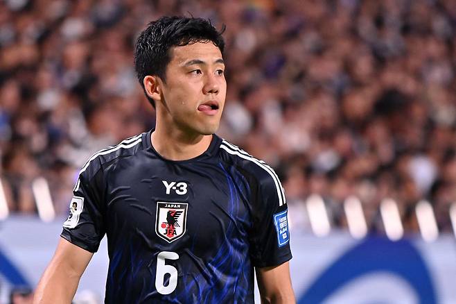 “발목 인대 완전히 끊어졌다, ‘시즌 아웃’ 확정적”…손흥민 두고 “전 세계 최고의 선수” 극찬했던 日 캡틴, 월드컵 전 복귀 목표