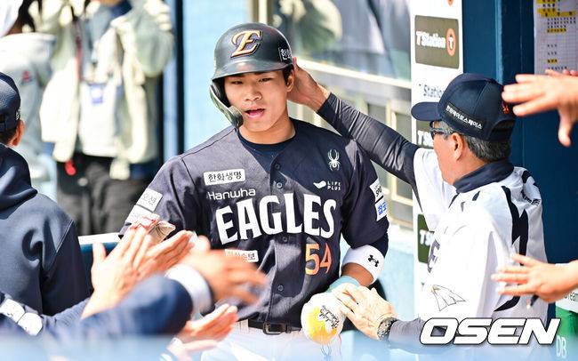 '13안타 9득점 폭발+왕옌청 QS' 한화 드디어 투타 조화, 두산 4연패 몰아넣었다…위닝시리즈 확보 [잠실 리뷰]