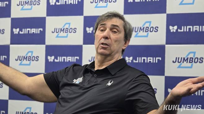 격분한 블랑 감독 “대한항공, 부끄러운 승리임을 알았을 것” [쿠키 현장]