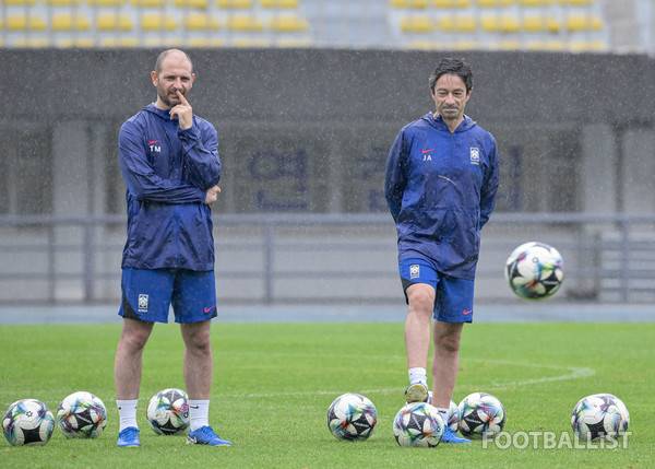 홍명보호 수석코치, 외국 매체와 인터뷰에서