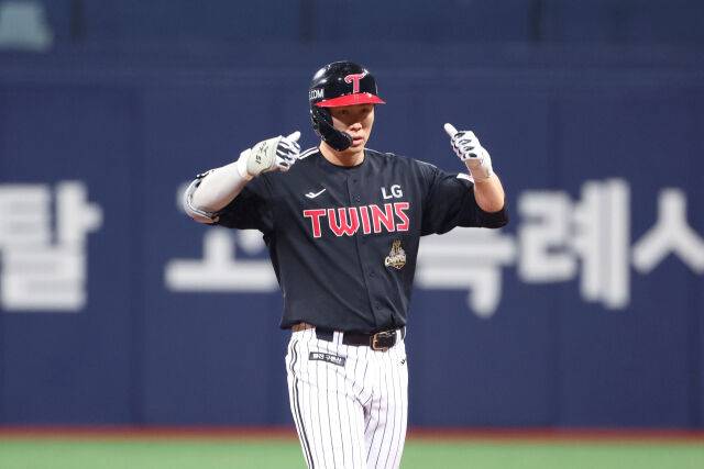 '드디어 혈 뚫렸다' LG 8회 대역전극, 홍창기 전력질주 역전타→우강훈 KKK→오스틴 멀티포 포함 5출루 [MD고척]