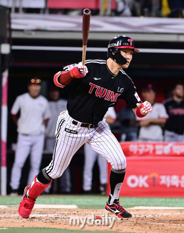 '드디어 혈 뚫렸다' LG 8회 대역전극, 홍창기 전력질주 역전타→우강훈 KKK→오스틴 멀티포 포함 5출루 [MD고척]