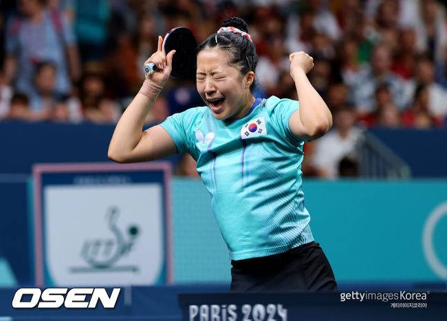 '상대 전적 전패 악몽 지웠다' 신유빈, 중국 3위 잡았다→경기 내용도 11-0 압도…월드컵 4강 진출