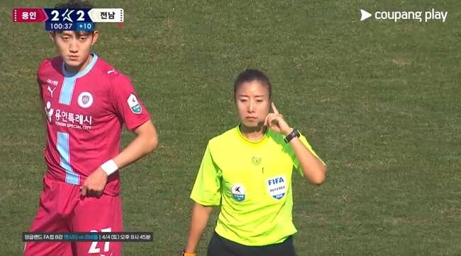 [k2.issue] 골 세리머니 후 뒤늦은 VAR... 주심의 '우유부단함'이 망친 경기의 흐름