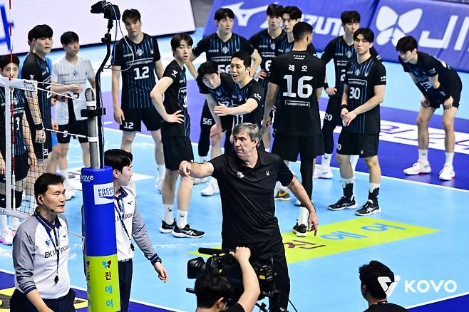 희대의 오심인가, 정확한 판정인가...현대캐피탈 울린 로컬룰, 이의 제기 쟁점은?