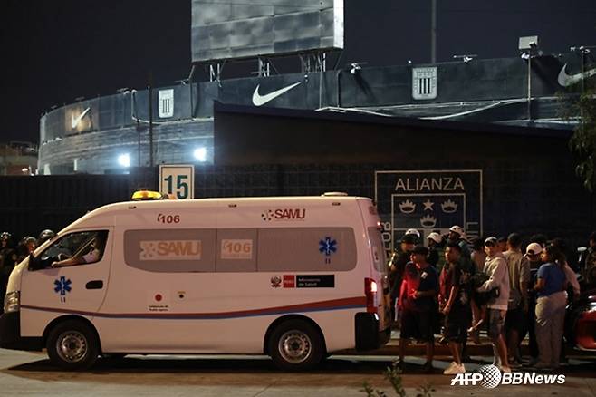 멕시코 축구장이 무덤으로 '총기 난사 11명 사망' 두 달 만에 남미 덮친 '피의 응원전'... 페루서 48명 사상