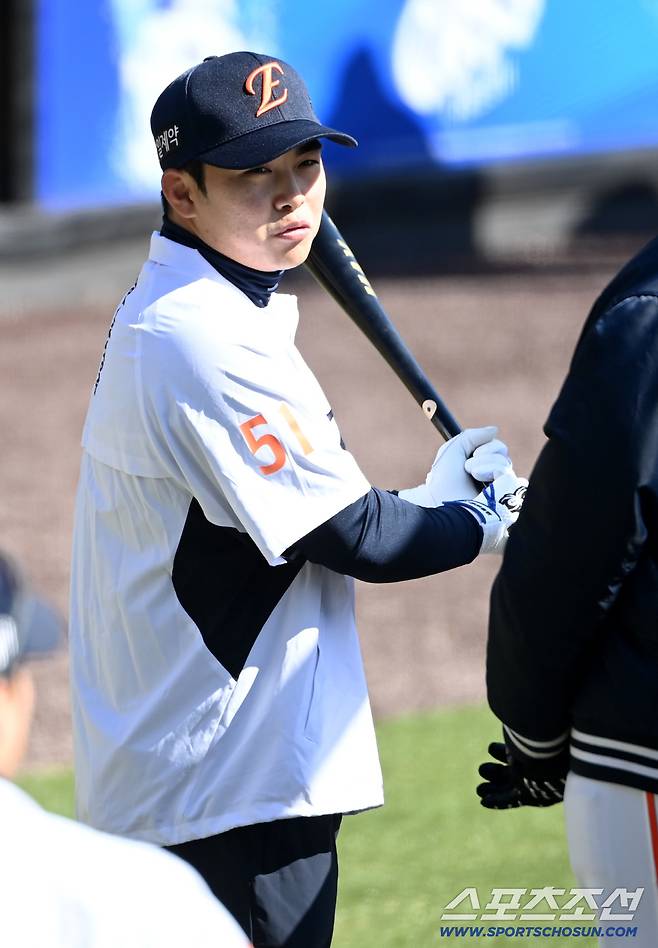 0.367, 뜨거웠는데… 한화 국대외야수, '손목 통증' 선발 제외..