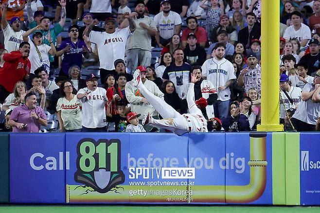 야구장에 도둑이 활개쳐도 되나…한때 천재 유망주였던 그 선수, 하루에 3개나 훔쳤다