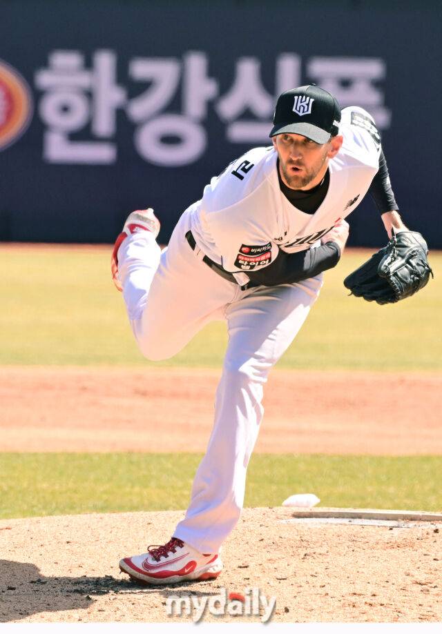 삼성 '역대 최초' 좌좌좌좌좌좌좌좌좌 라인업, '병살-병살' 외인 에이스가 분쇄했다→오윤석 결승타…KT 드디어 홈에서 웃었다 [MD수원]