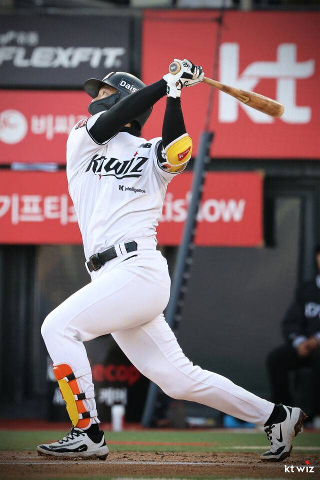 삼성 '역대 최초' 좌좌좌좌좌좌좌좌좌 라인업, '병살-병살' 외인 에이스가 분쇄했다→오윤석 결승타…KT 드디어 홈에서 웃었다 [MD수원]