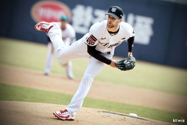 삼성 '역대 최초' 좌좌좌좌좌좌좌좌좌 라인업, '병살-병살' 외인 에이스가 분쇄했다→오윤석 결승타…KT 드디어 홈에서 웃었다 [MD수원]