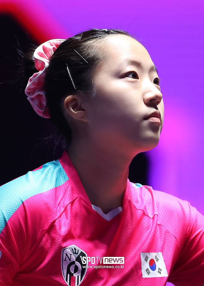 '패패패패패' 신유빈 '통곡의 벽' 앞에서 다시 한번 무너졌다...中 왕만위에 2-1→2-4 역전패, '월드컵 4강' 마무리