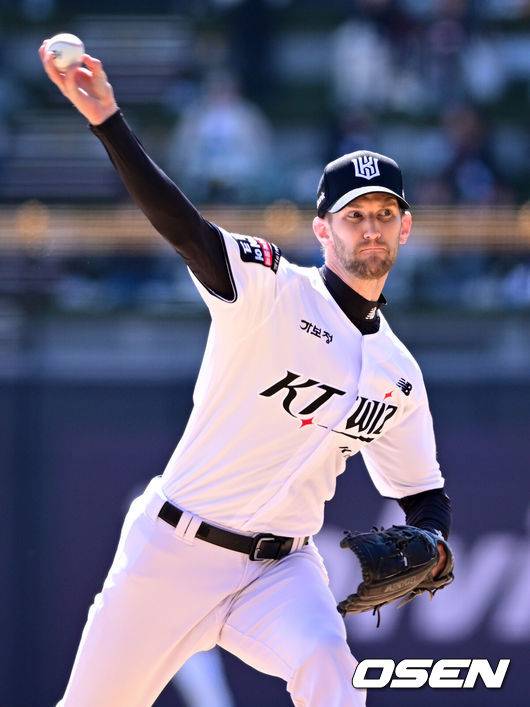 롯데서 온 트레이드 복덩이 결승타 폭발! KT, '좌타 9명' 삼성 잡고 2연패 끊었다…‘1선발 같은 2선발’ 보쉴리 첫 QS→2연승 [수원 리뷰]