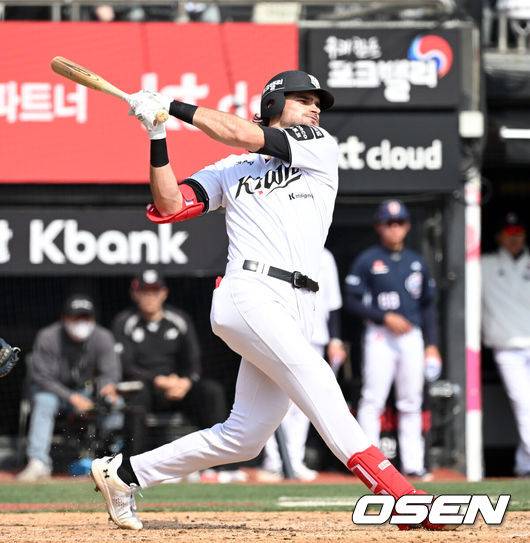 롯데서 온 트레이드 복덩이 결승타 폭발! KT, '좌타 9명' 삼성 잡고 2연패 끊었다…‘1선발 같은 2선발’ 보쉴리 첫 QS→2연승 [수원 리뷰]