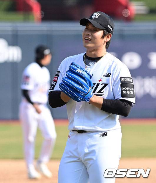 롯데서 온 트레이드 복덩이 결승타 폭발! KT, '좌타 9명' 삼성 잡고 2연패 끊었다…‘1선발 같은 2선발’ 보쉴리 첫 QS→2연승 [수원 리뷰]