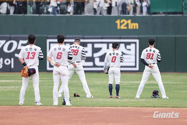 '패패패패패패' 롯데 최악의 일주일→공동 꼴찌 추락, 9회 피치클락 위반→폭투→폭투→끝내 결승점 헌납...SSG 단독 선두 [부산:스코어]