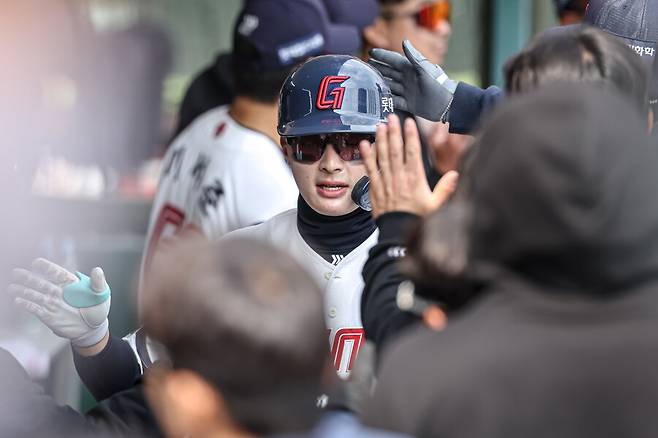 피치클락 위반 볼넷→폭투→폭투→적시타…롯데 패패패패패패 공동 꼴찌 추락, SSG 단독 1위 등극 [사직 게임노트]