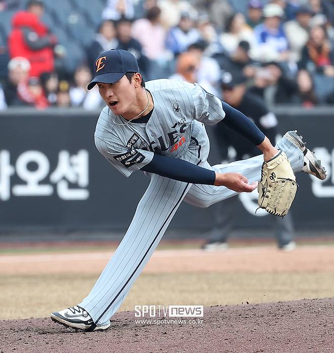 볼넷 남발 자멸→헤드샷 퇴장까지… 한화 유망주 악몽의 날, 8점 열세에서 정우주를 써야 했다니