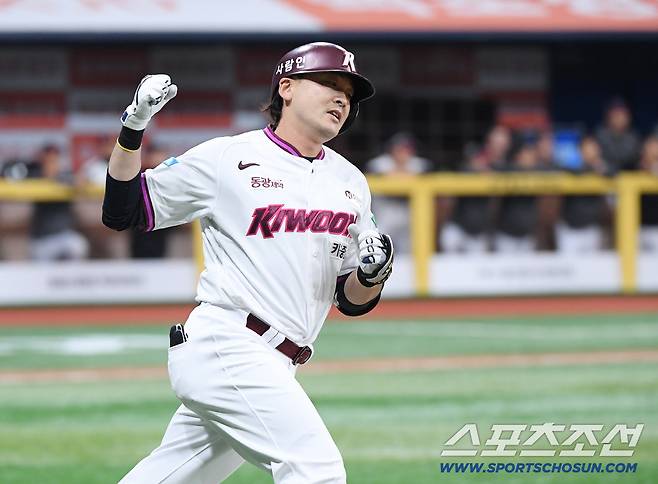 이형종, 9회말 극적인 만루포…키움, LG에 승리 헌납은 못한다